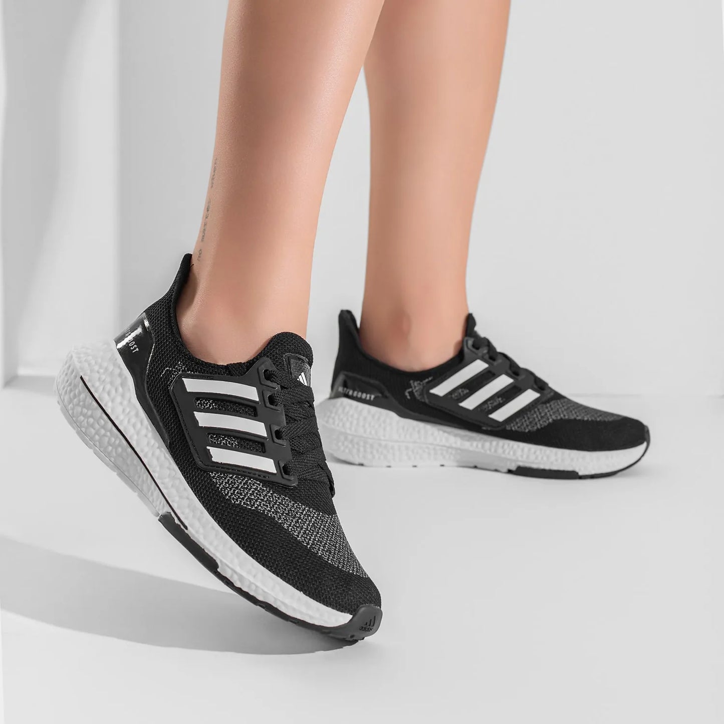 Adidas UltraBoost - Preto