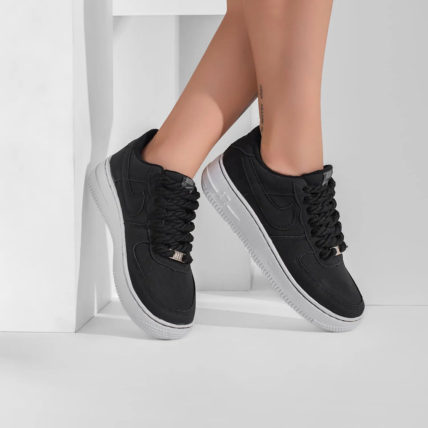 Nike Air Force 1 - Preto Branco