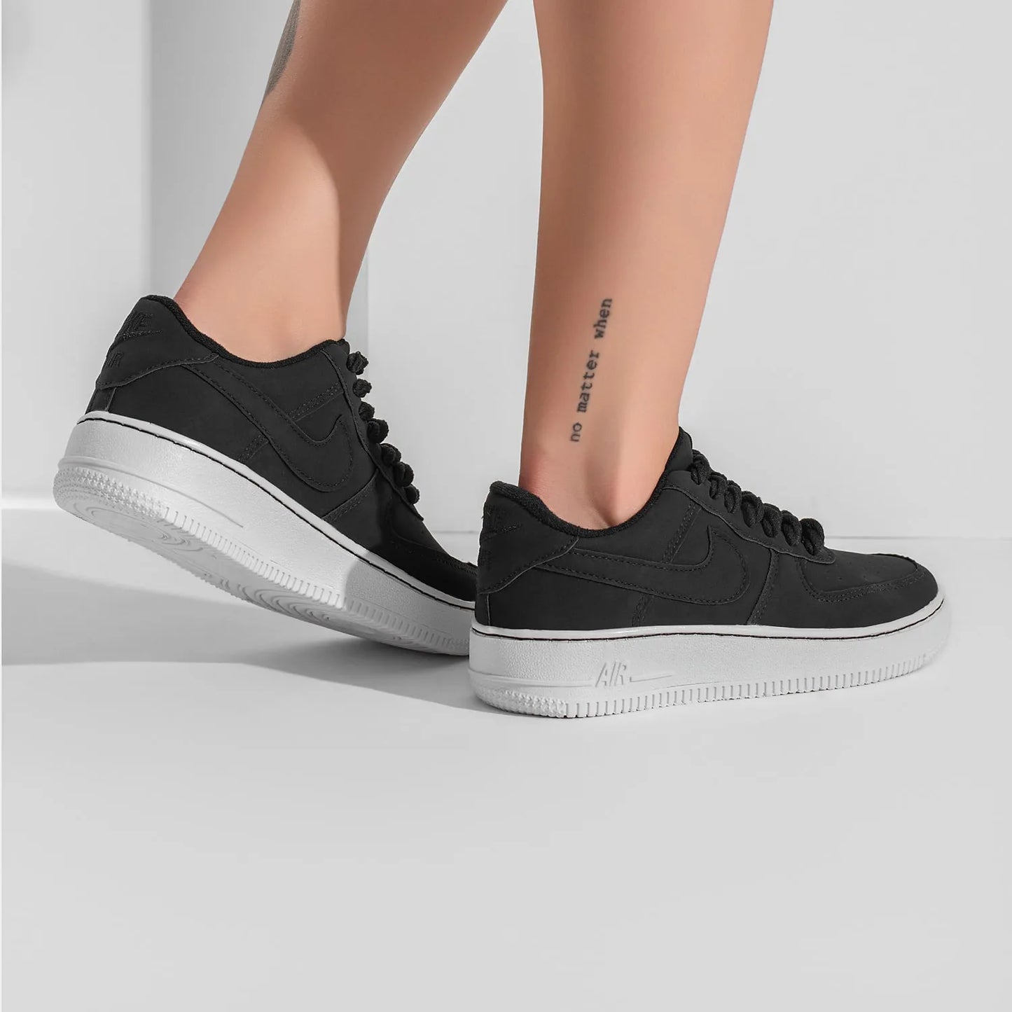 Nike Air Force 1 - Preto Branco