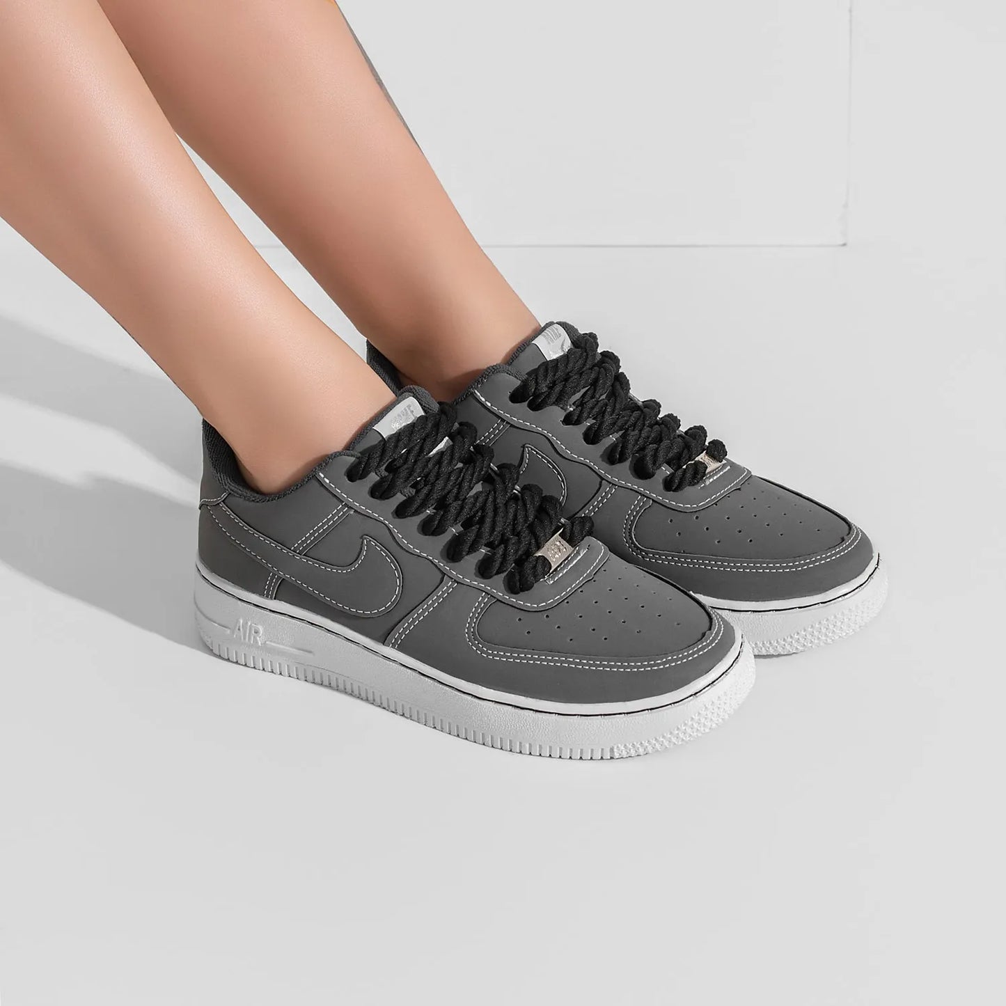 Nike Air Force 1 - Preto Branco