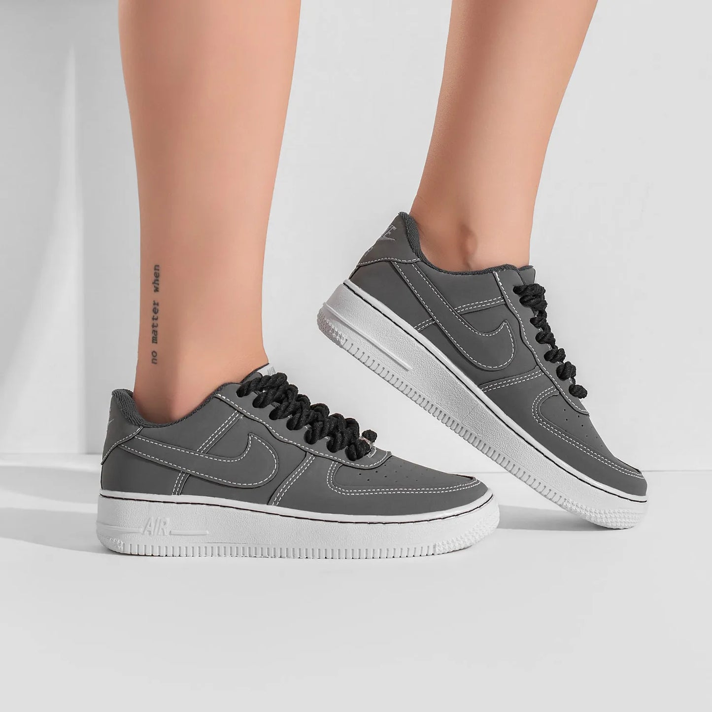 Nike Air Force 1 - Preto Branco